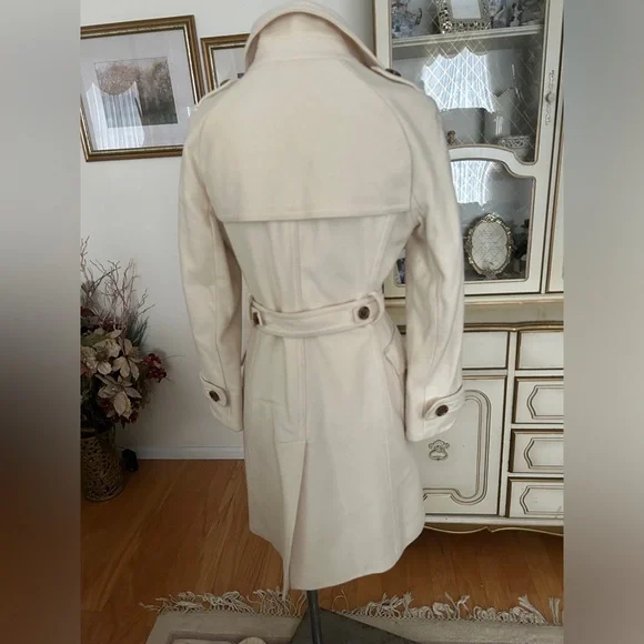 Banana Republic like new cream wool coat fully lined size M